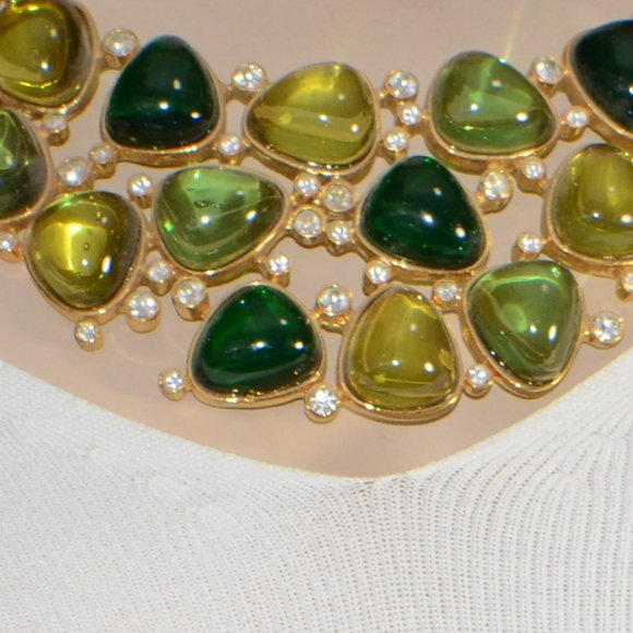 Kenneth Jay Lane KJL Gold-Tone Resin Cabochon & Crystal Bib Necklace - Picture 3 of 6